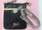 Guess crossbody reiko černá