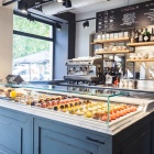Cukrářka v IF Cafe Ivety Fabešové